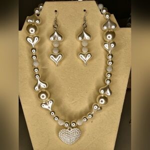 Chic Heart Pearl Necklace